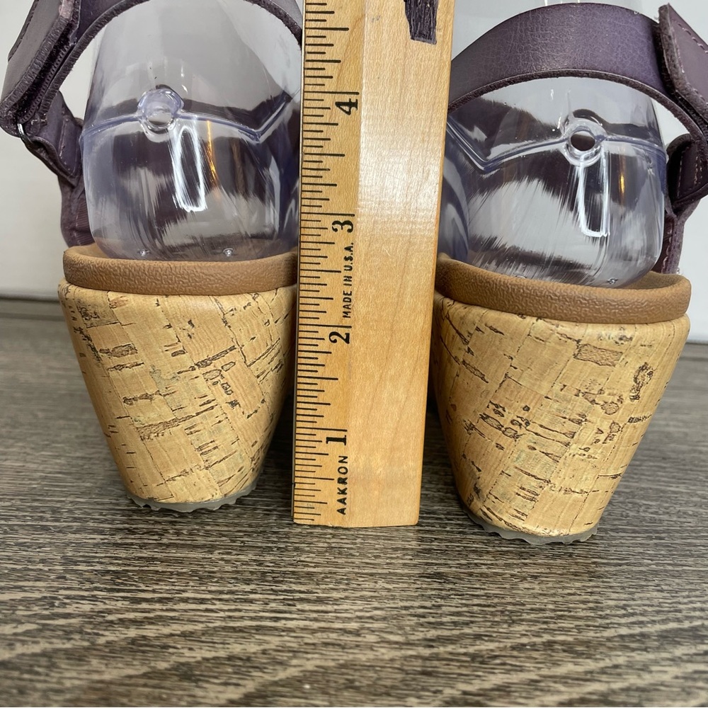 Sketchers Women's Strappy Wedge Sandals - Purple Size 9.5. Gently worn. - Picture 6 of 10